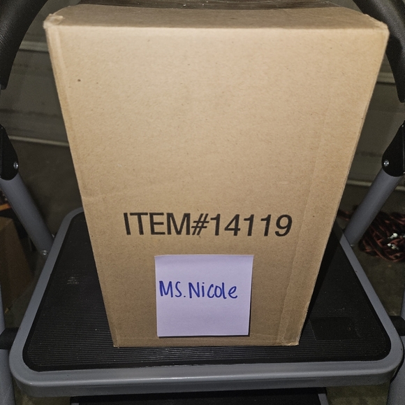 Cosmetology Mannequin Ms. NICOLE - Picture 2 of 5